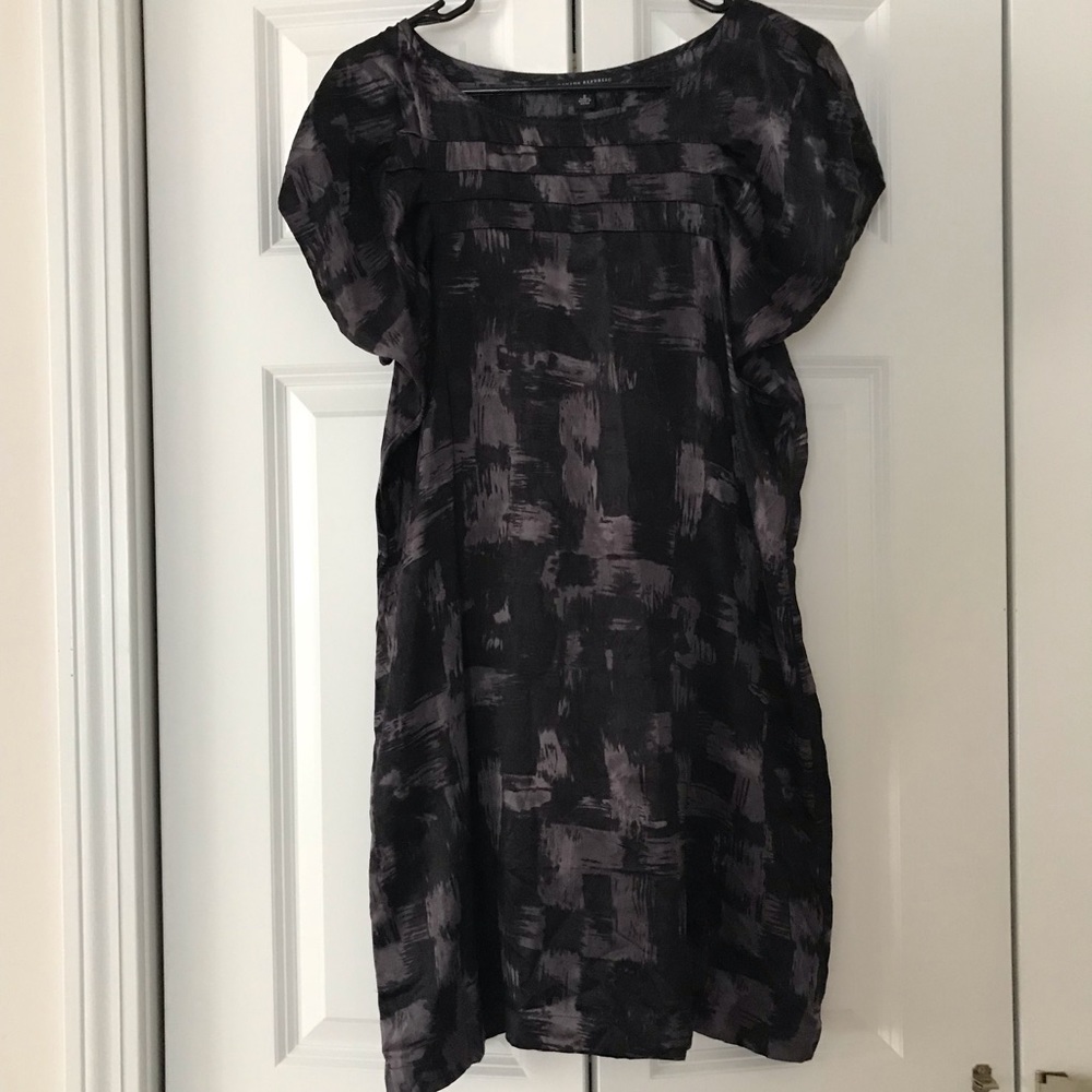 100% silk Banana Republic dress - size small